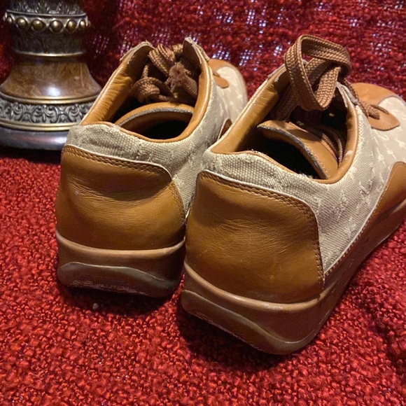Louis Vuitton leather with monogrammed cloth tennis shoes - Picture 4 of 7